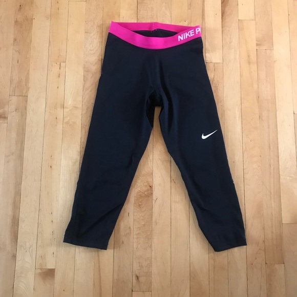 Nike Pants - Nike Pro Crop Leggings